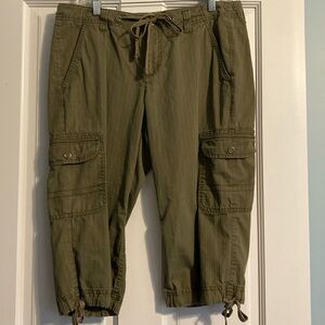 Lightweight Cargo capris. Olive green from Eddie Bauer